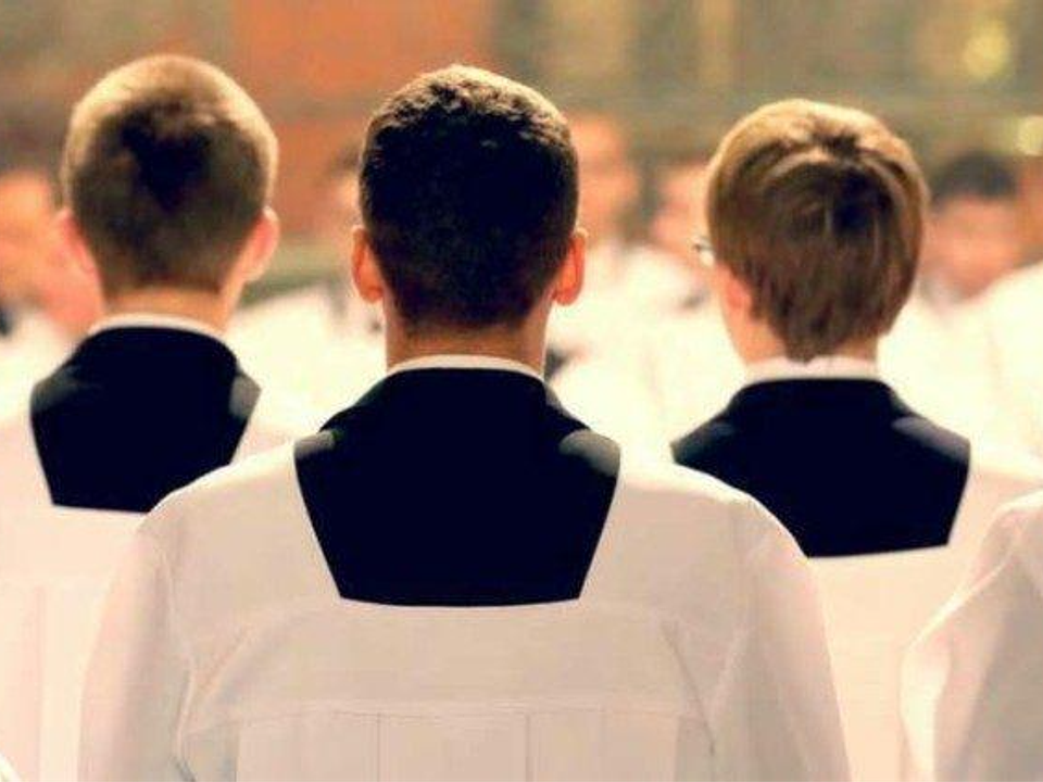 Cofundador da e.l.f. Beauty abandona vida milionária e se prepara para se tornar padre católico nos EUA