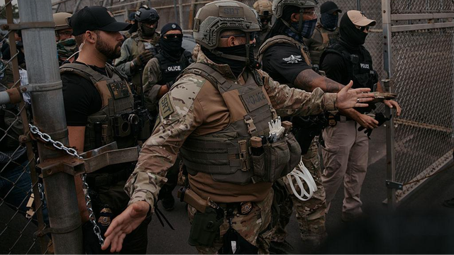 Protesto em centro de detenção do ICE gera tensão e confronto em New Jersey