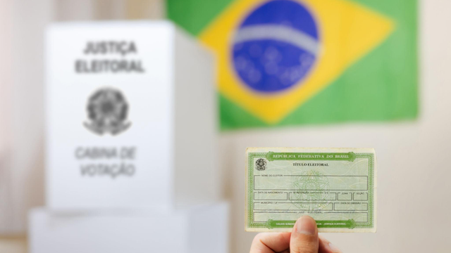 Brasileiros no exterior ainda precisam comprovar quitação eleitoral para emitir passaporte
