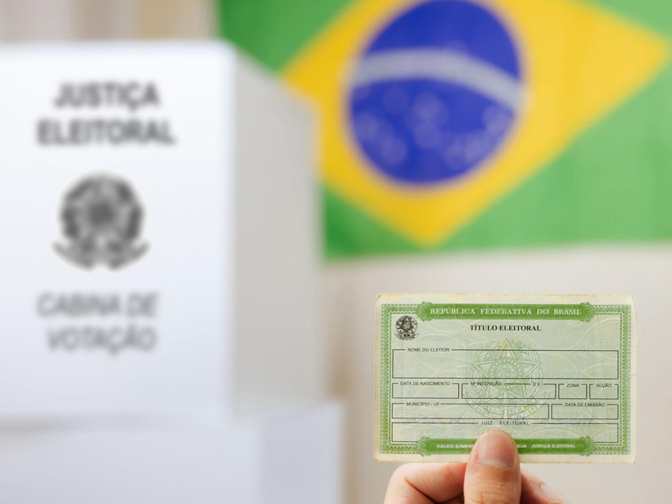 Brasileiros no exterior ainda precisam comprovar quitação eleitoral para emitir passaporte