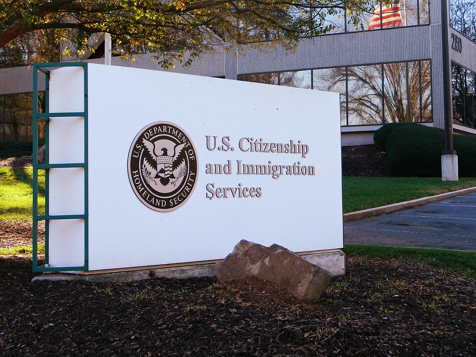 Nova orientação do USCIS endurece regras para ajuste de status dentro dos Estados Unidos