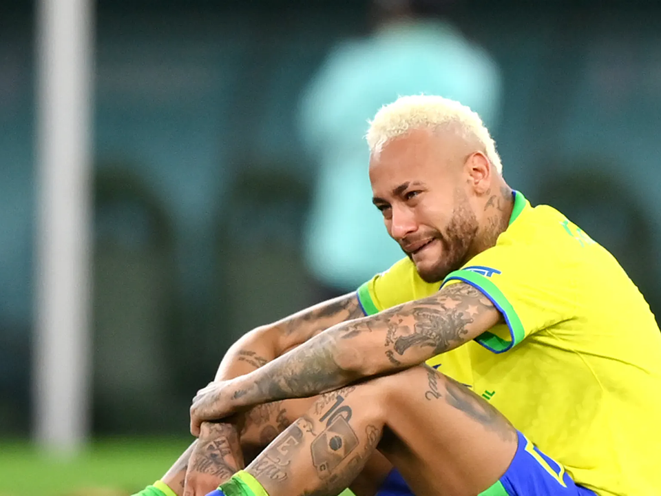 Neymar sofre lesão muscular e está fora dos próximos amistosos da Seleção Brasileira