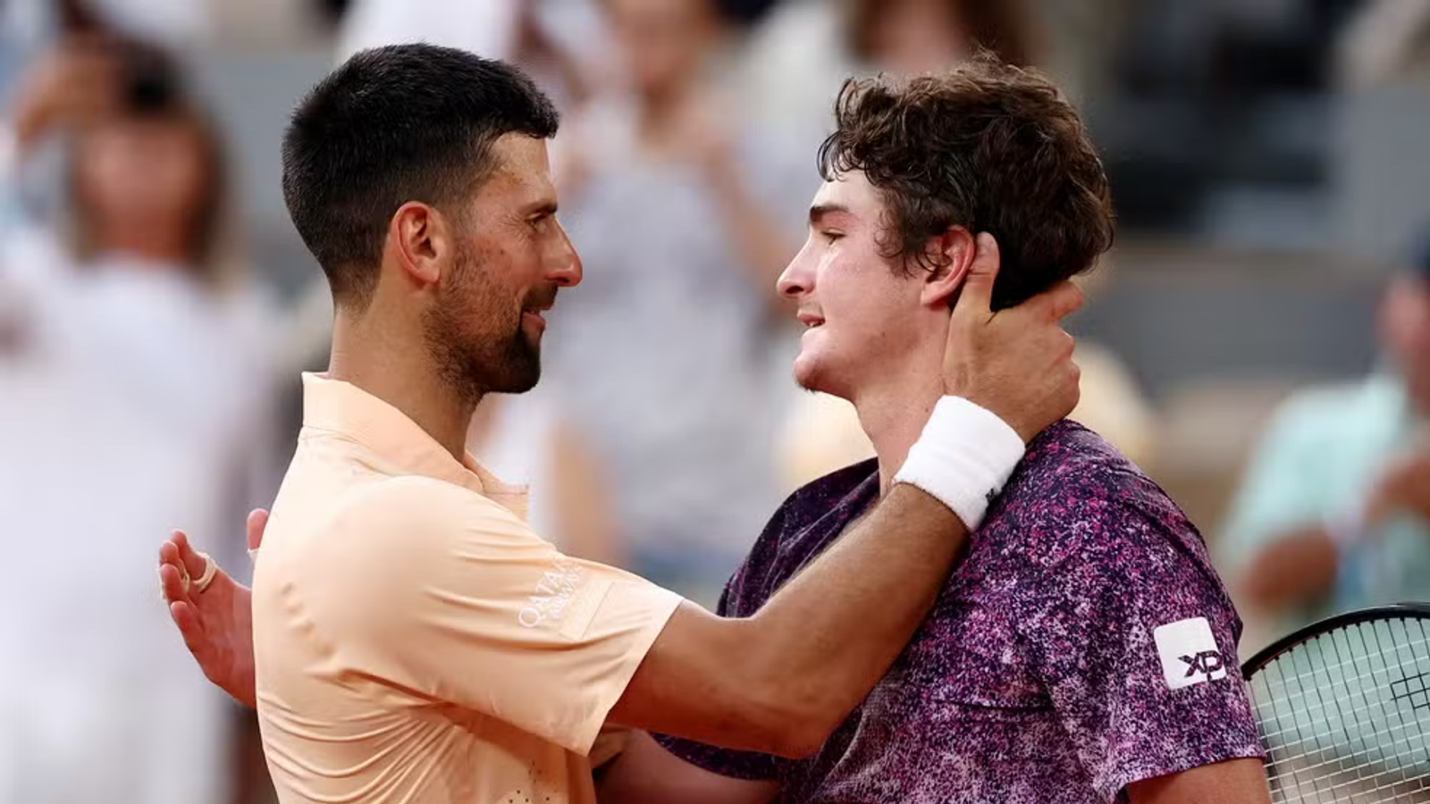 João Fonseca faz história, vence Djokovic de virada e avança às oitavas de Roland Garros
