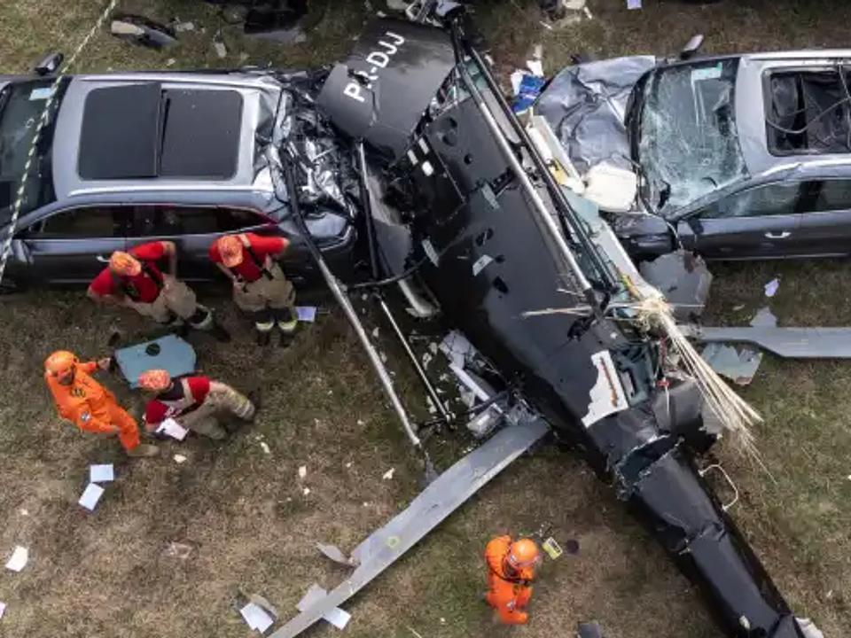 Vídeo mostra queda de helicópteros em acidente que matou seis pessoas no Rio