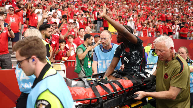 Vitória do Canadá sobre Catar é marcada por grave lesão de Ismaël Koné
