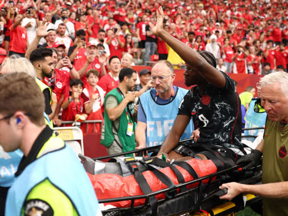 Vitória do Canadá sobre Catar é marcada por grave lesão de Ismaël Koné