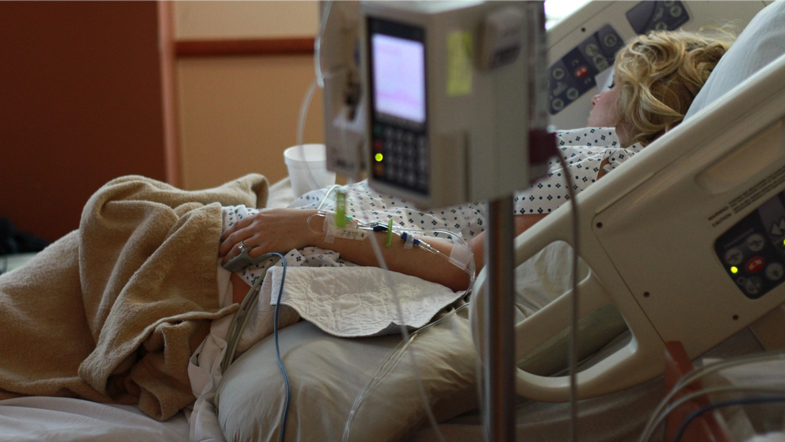 Cinco mulheres são hospitalizadas após ataque com substância química em New Jersey