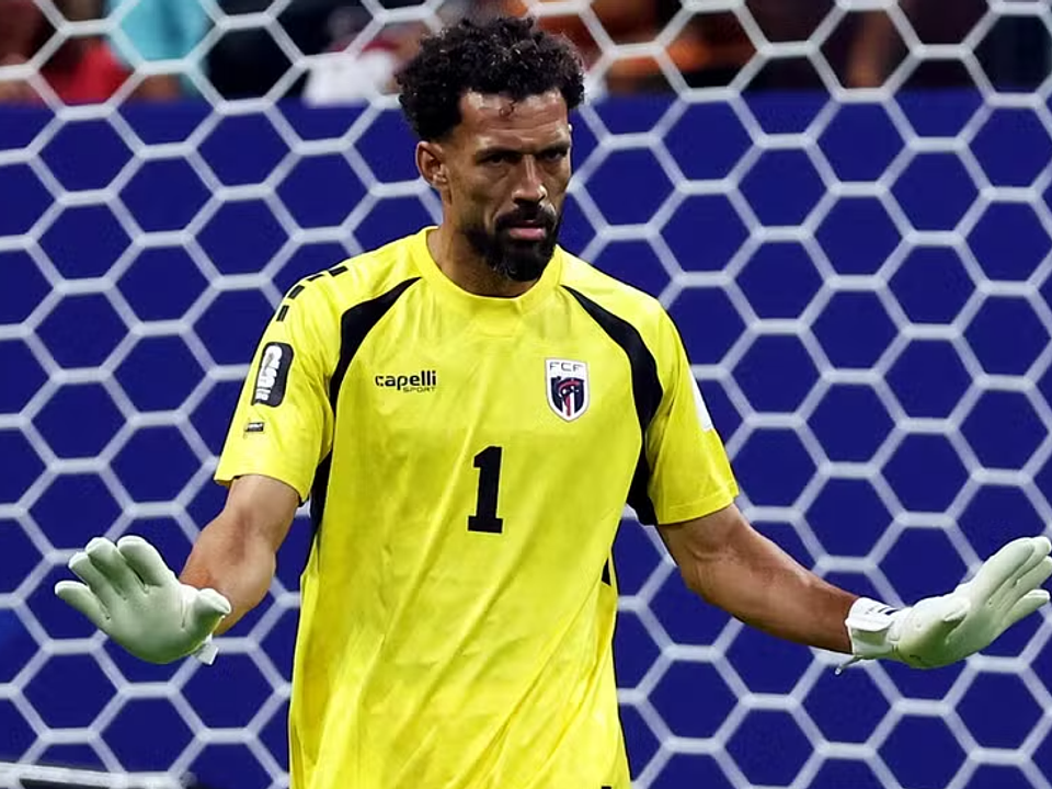 Aos 40 anos, goleiro Vozinha emociona o mundo após atuação histórica contra a Espanha