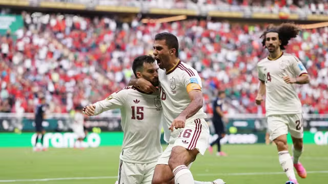 Espanha vence Uruguai, garante liderança do grupo e elimina os sul-americanos da Copa