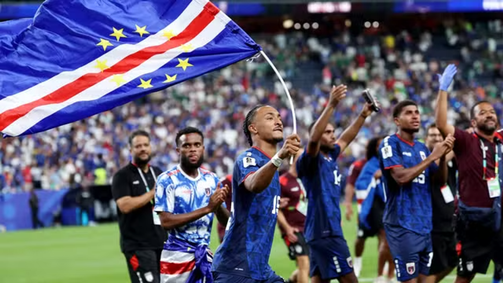 Cabo Verde faz história, empata com Arábia Saudita e avança às oitavas da Copa