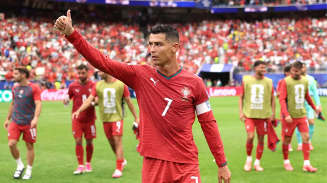 Cristiano Ronaldo responde críticas com atuação histórica e dois gols por Portugal