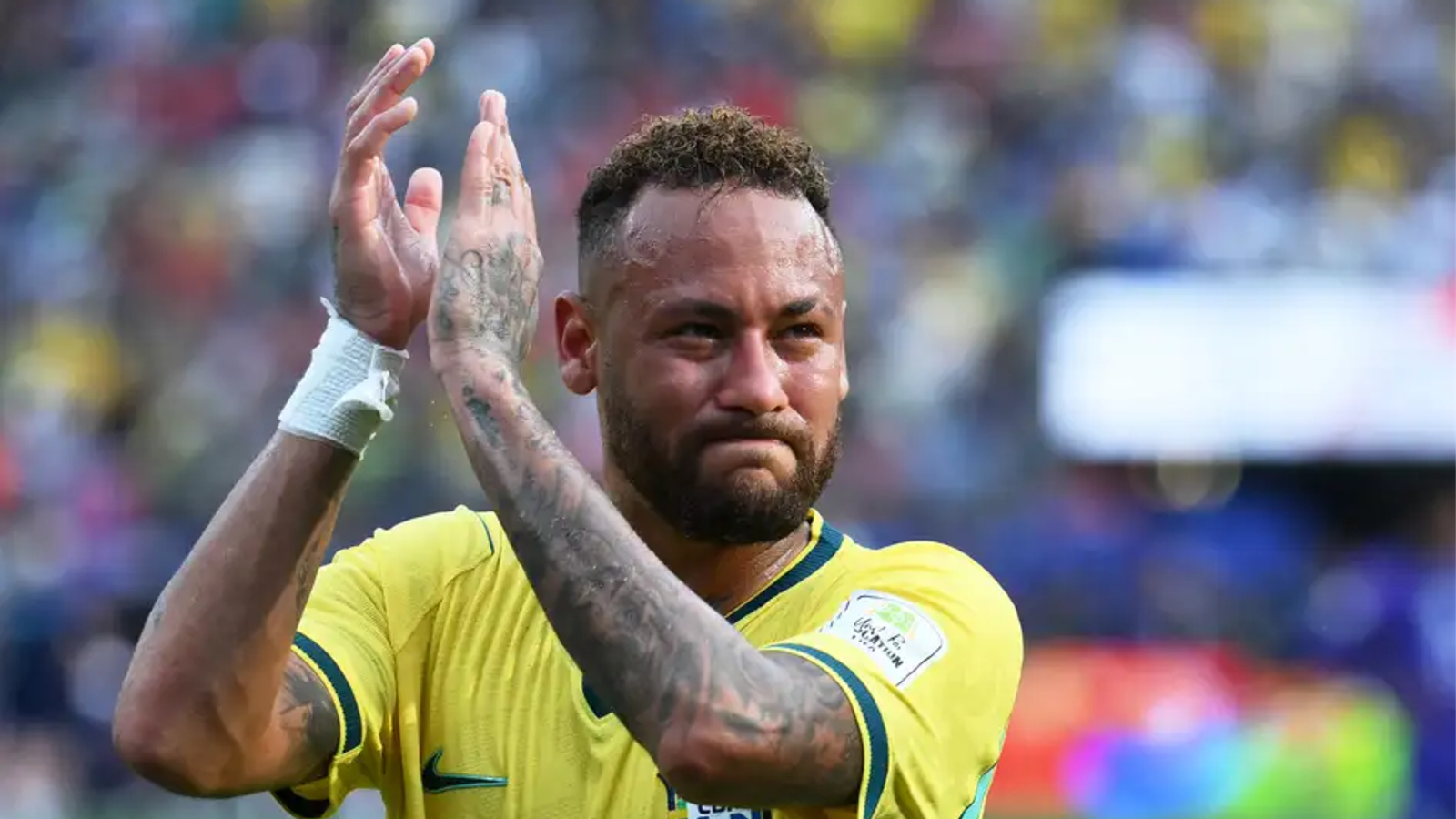 Neymar se emociona após eliminação do Brasil e indica fim de sua trajetória na Seleção