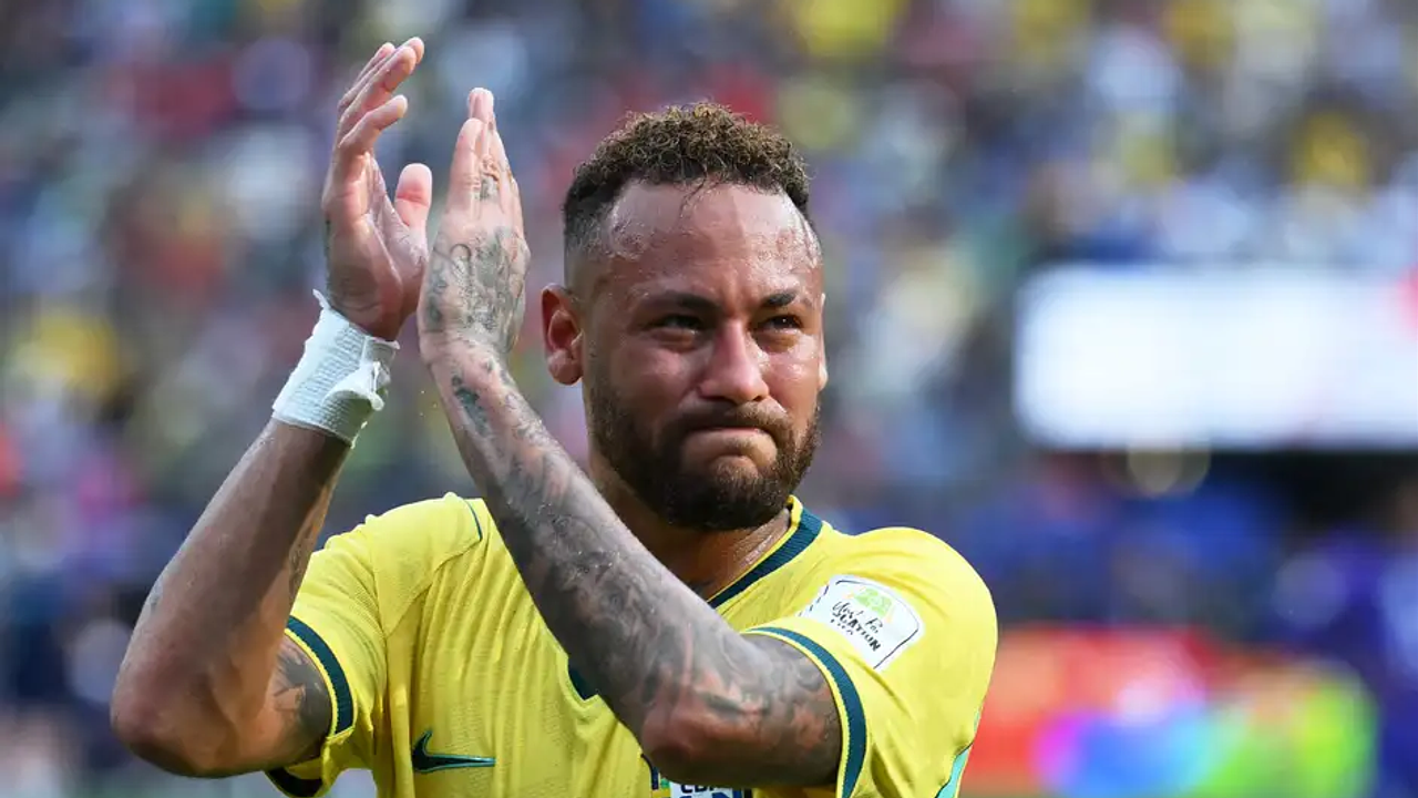 Neymar se emociona após eliminação do Brasil e indica fim de sua trajetória na Seleção
