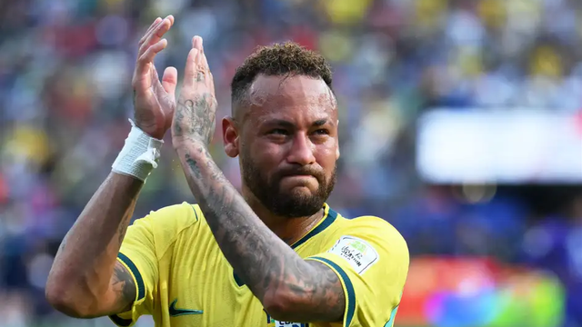 Neymar se emociona após eliminação do Brasil e indica fim de sua trajetória na Seleção