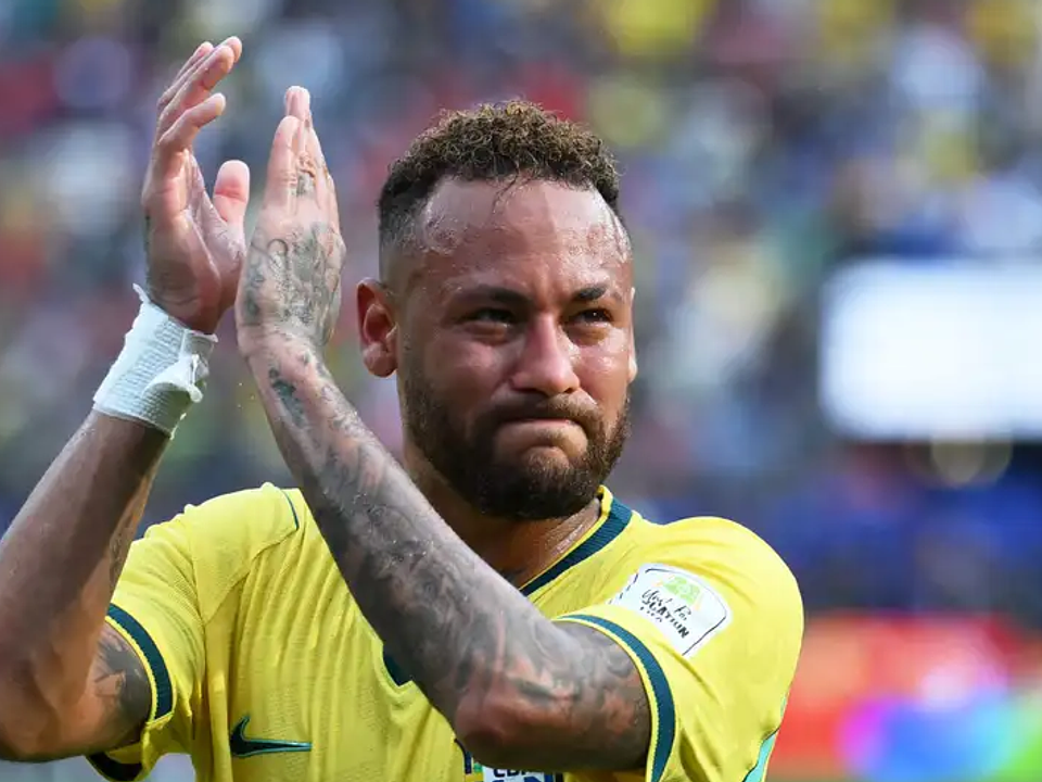 Neymar se emociona após eliminação do Brasil e indica fim de sua trajetória na Seleção