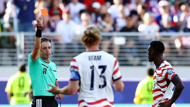 Trump admite que pediu revisão de cartão vermelho e critica arbitragem de brasileiro na Copa
