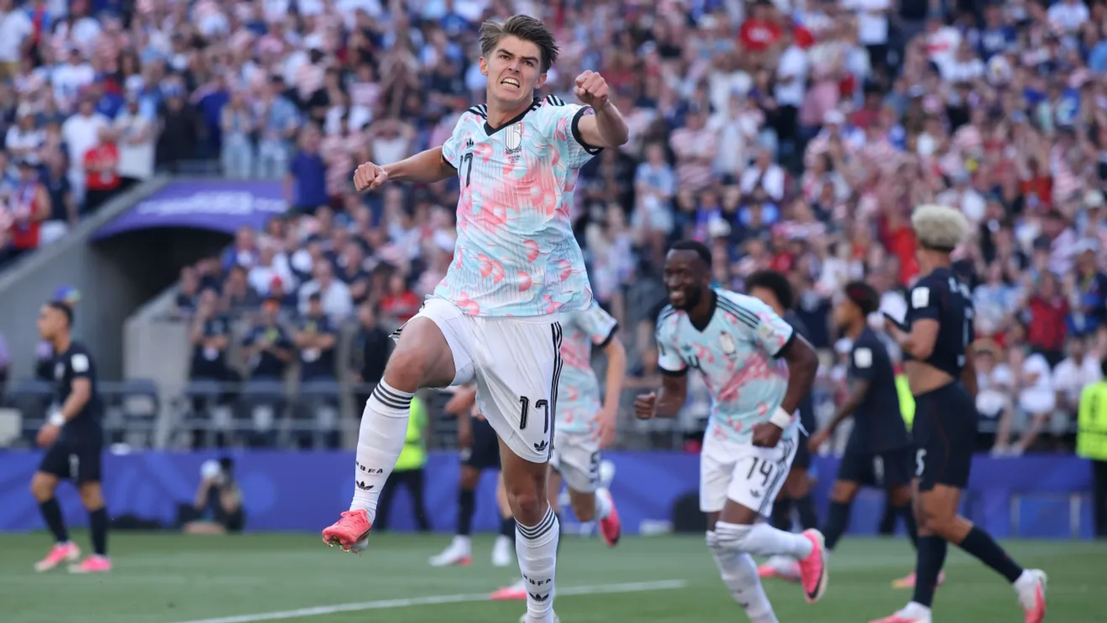 Estados Unidos levam goleada em casa e são eliminados