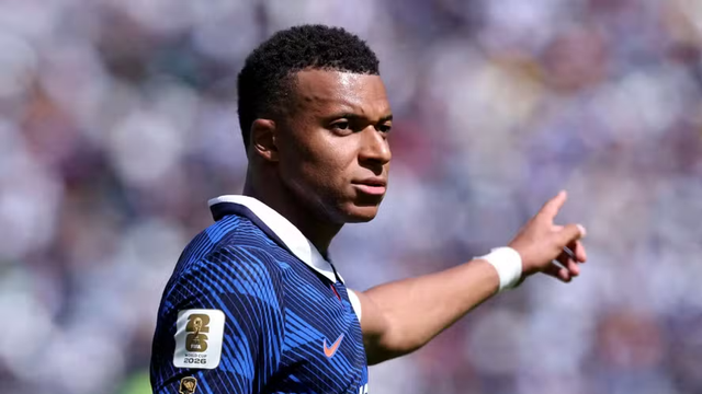 Mbappé reage a ataques racistas de senadora paraguaia após jogo da Copa do Mundo