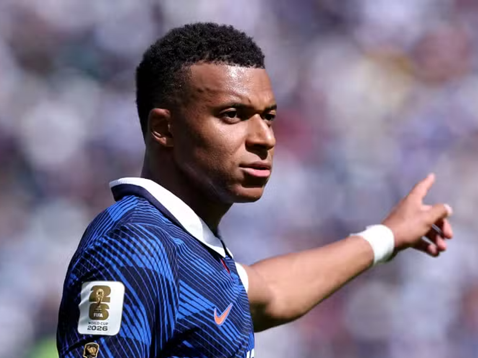 Mbappé reage a ataques racistas de senadora paraguaia após jogo da Copa do Mundo