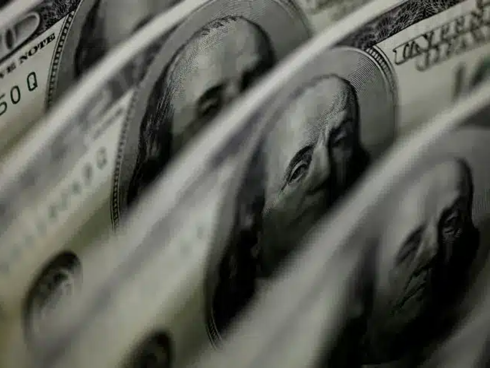 Dólar fecha a semana perto de R$ 5,11; mercado acompanha cenário internacional