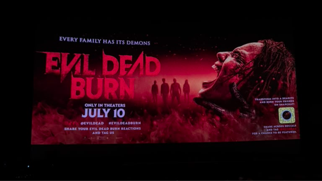 Beth Mello representa a Rádio Brazil Atlanta na estreia de "Evil Dead Burn"