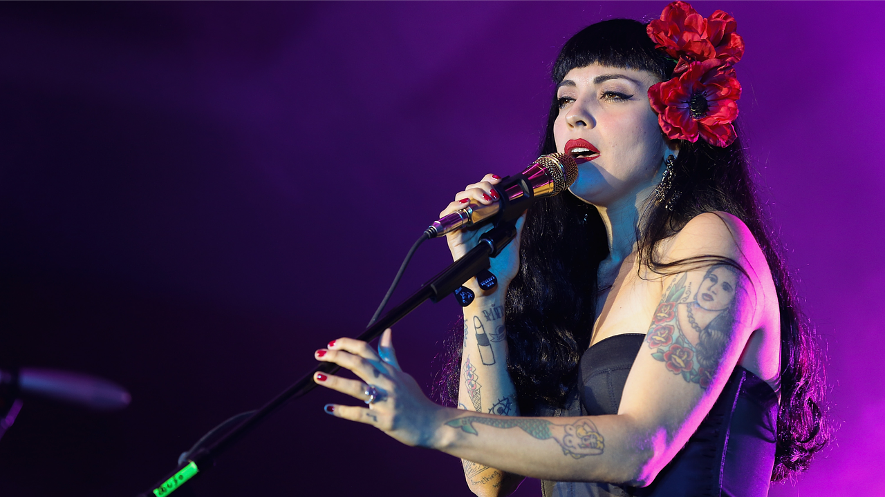Mon Laferte faz show em Atlanta neste domingo com a turnê "Femme Fatale"