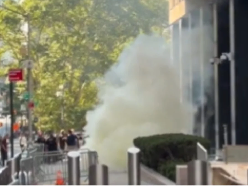 Homem é preso após provocar incêndio na entrada de tribunal de imigração em Nova York