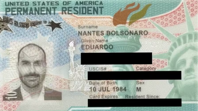 Eduardo Bolsonaro recebe green card dos Estados Unidos