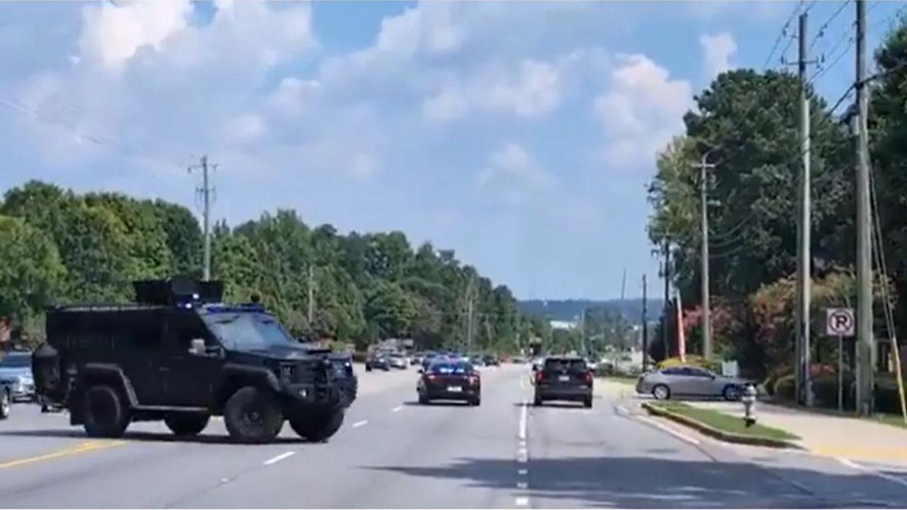 Cobb County SWAT em dois cercos no mesmo dia