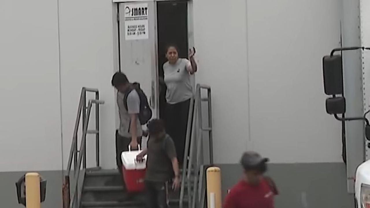  Agentes do ICE prendem 29 pessoas em operação em armazém de New Jersey