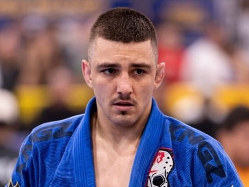 Professor brasileiro de jiu-jítsu é detido pelo ICE antes de embarcar para campeonato infantil nos EUA