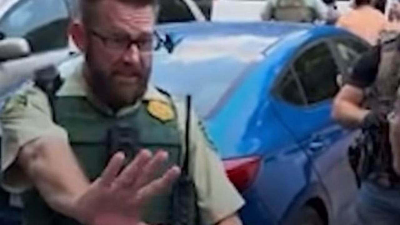 Agentes do ICE exigem ‘green cards’ em parque de Arkansas