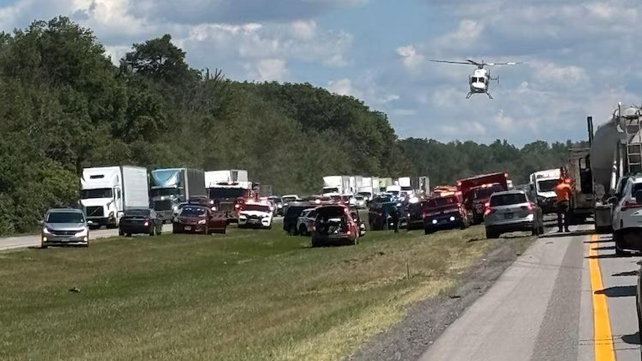 Ônibus de turismo tomba em Nova York e deixa 5 mortos