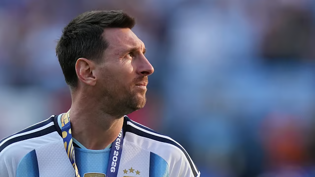 Messi encerra ciclo de 21 anos na seleção argentina