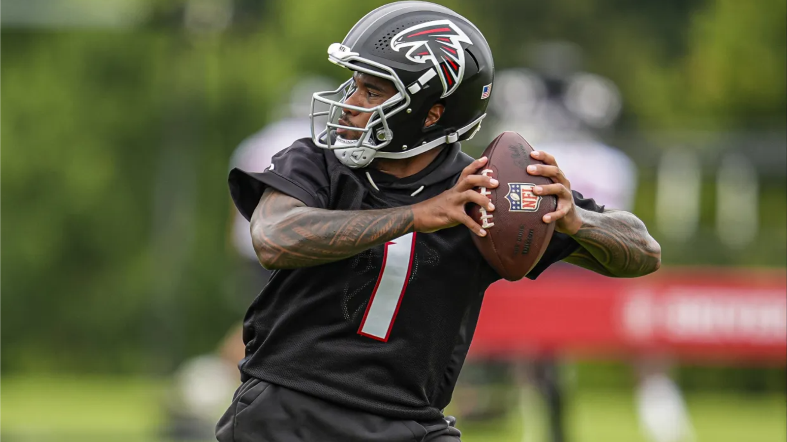 Falcons escolhem Tua Tagovailoa para iniciar a temporada