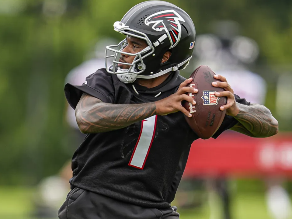 Falcons escolhem Tua Tagovailoa para iniciar a temporada
