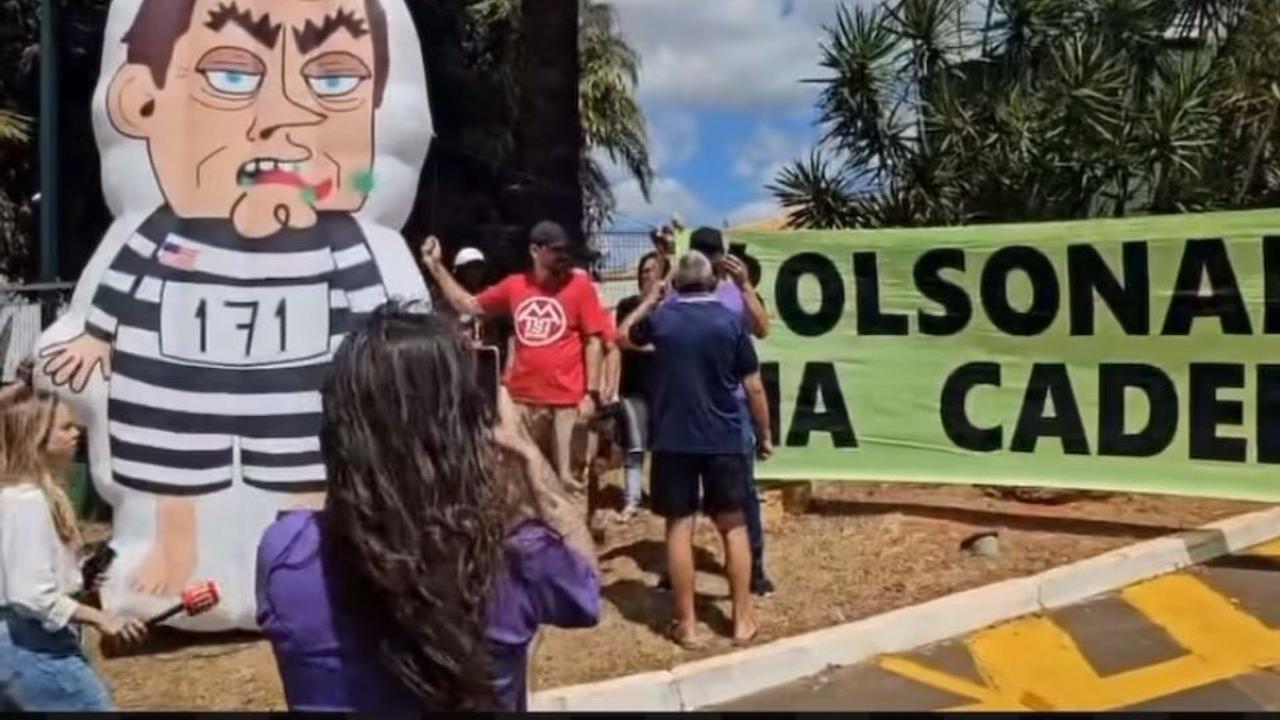 Confronto entre MTST e apoiadores de Bolsonaro em frente a condomínio no DF