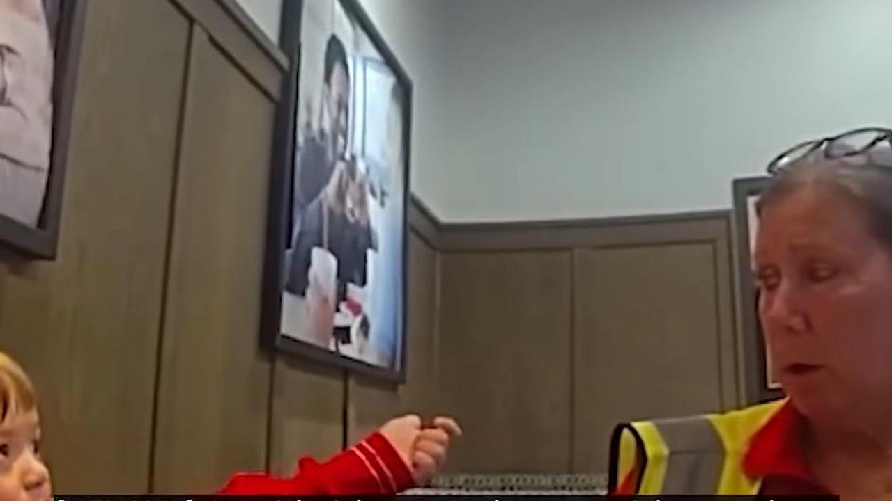 Menino de 5 anos foge de casa para tomar café da manhã no Chick-fil-A