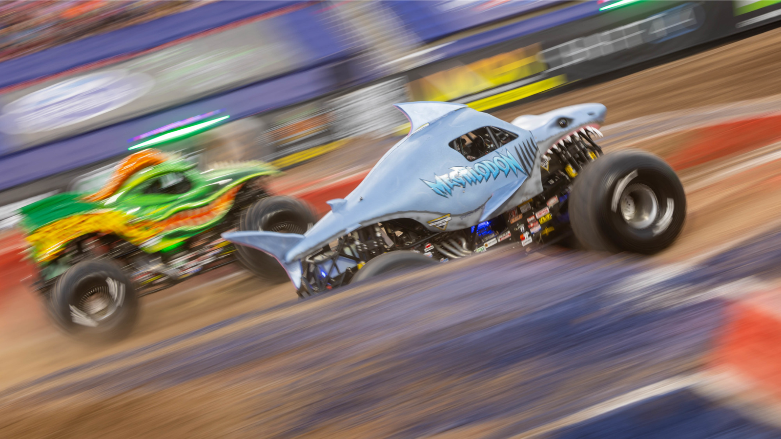 Monster Jam transforma Duluth em arena de adrenalina
