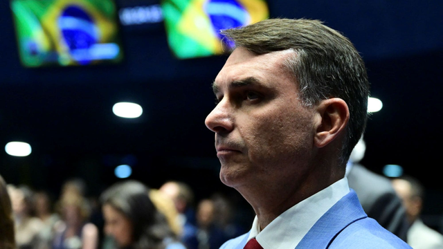 Flávio Bolsonaro lidera votação entre brasileiros em Atlanta