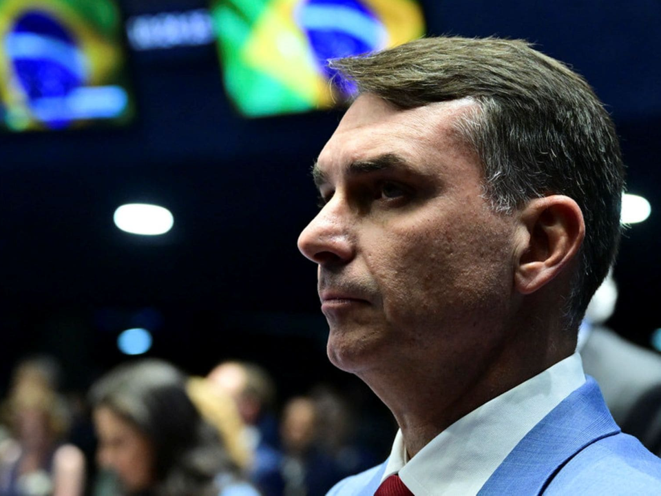 Flávio Bolsonaro lidera votação entre brasileiros em Atlanta