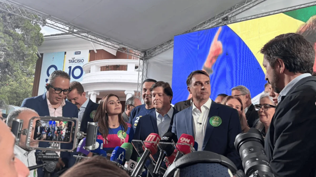 Flávio Bolsonaro anuncia que não participará de debate com Lula na Band