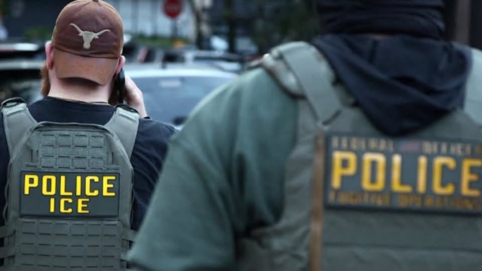 Imigrantes processam ICE nos Estados Unidos por retenção de passaportes e documentos após libertação