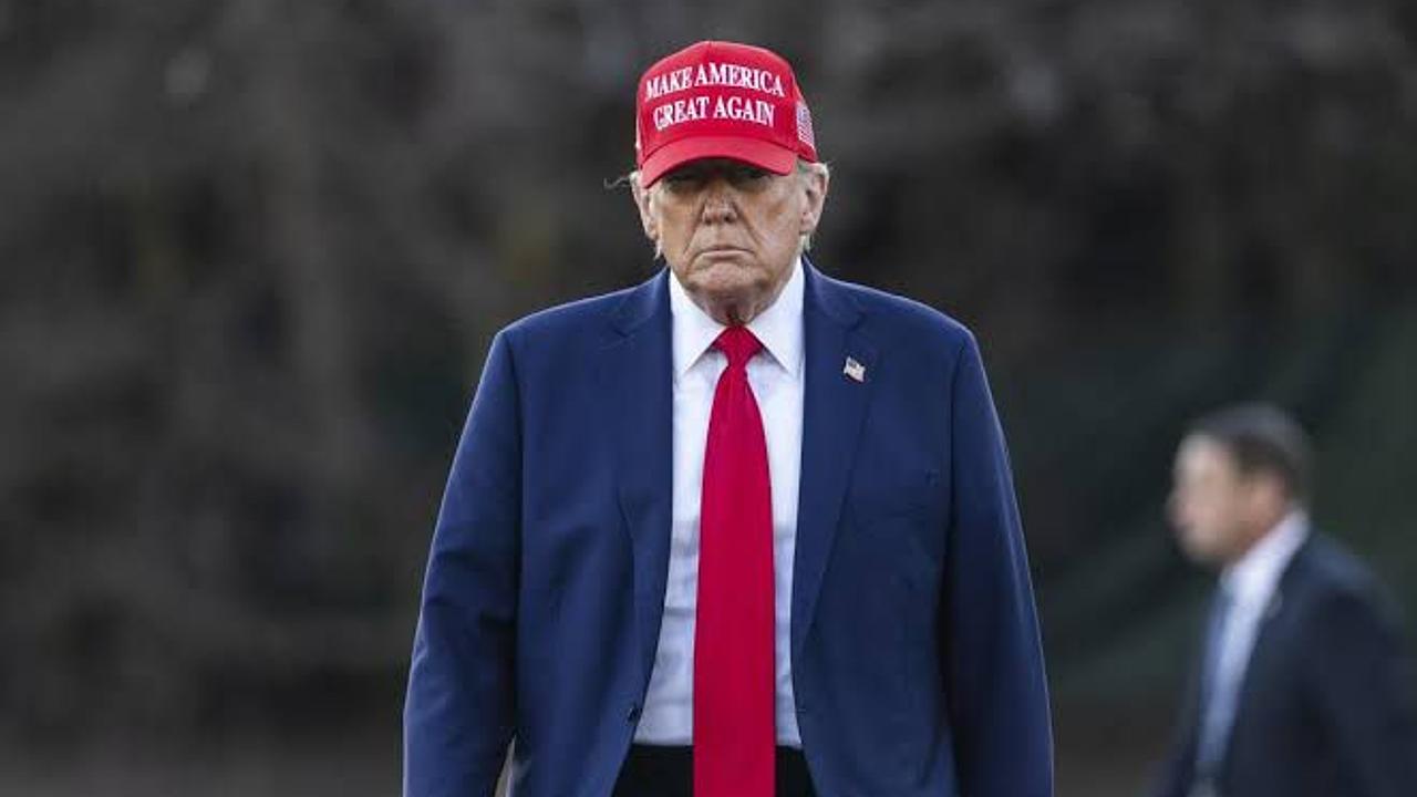 Trump propõe mudança de regime no Irã e lança novo slogan: "MIGA"