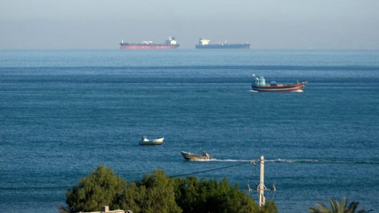 Irã decide fechar estreito de Ormuz após ataque dos EUA