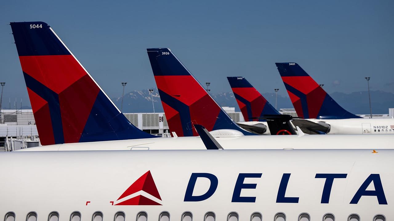 Voo da Delta Retorna a Atlanta Após Fumaça na Cabine